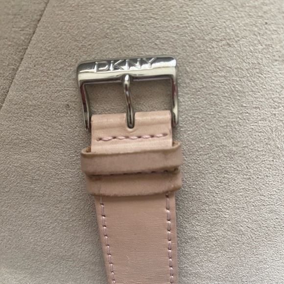 Vintage DKNY Blush Pink Watch - Picture 4 of 8
